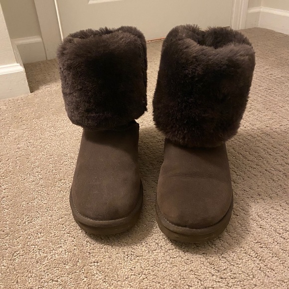 Tall chocolate Uggs size 7 - Picture 5 of 8